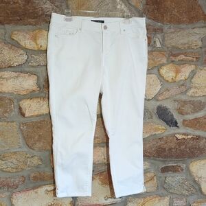 White House. Black market White slim crop embroidered Jeans